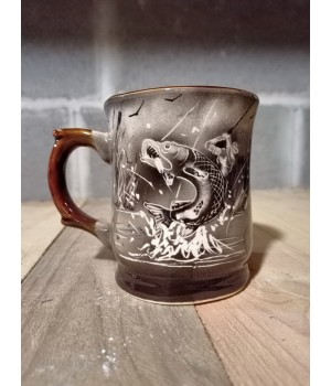 Кружка Рыбак черно белая